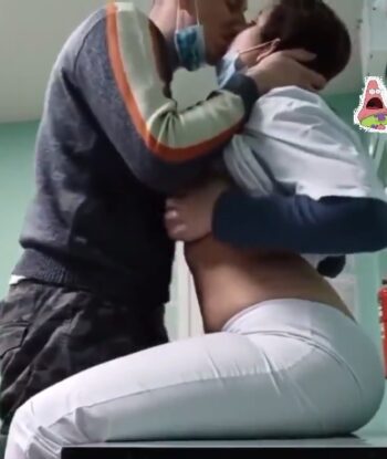 Video De Enfermera deja que el novio se la folle en el trabajo y ella gustosa le jala la polla packsmega.info 4