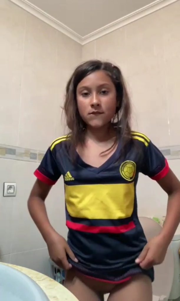 Adolescente Colombiana Mostrando Su Rico Cuerpo + Video IMG 20230210 081020 611x1024 1