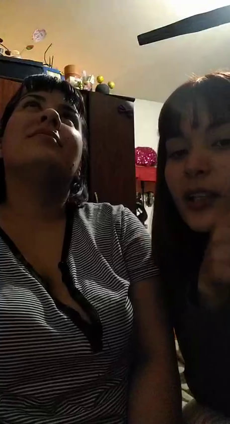 Amigas argentinas tocandose en directo photo 2024 06 29 13 28 45