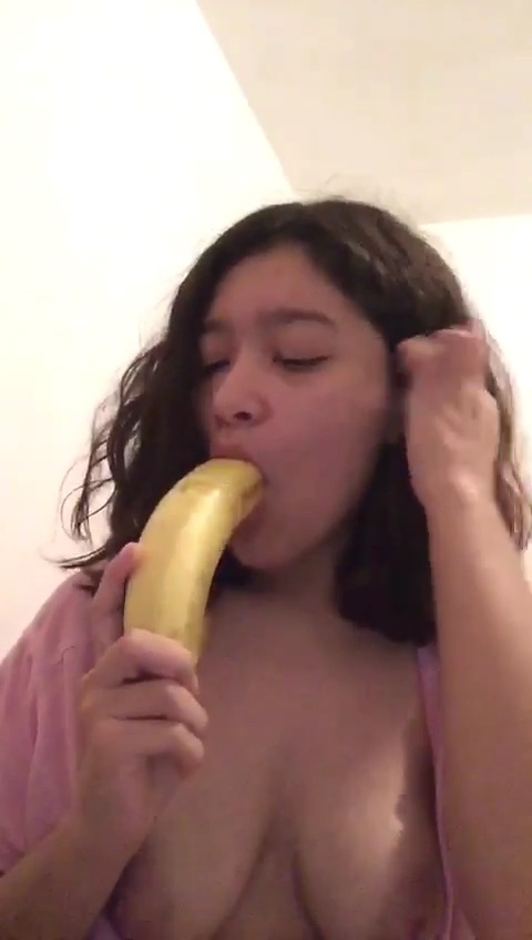 Mi prima puta comiendose una banana packsfree.com . 1 6