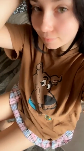 Bebesita linda y coqueta hace ricos videos rebotando y masturbando. Bebesita linda y coqueta hace ricos videos rebotando y masturbando. packsfree.com 2