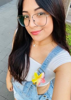 La primita le gusta tener la verga en la boca cada vez que me ve. packsfree.com 3 1