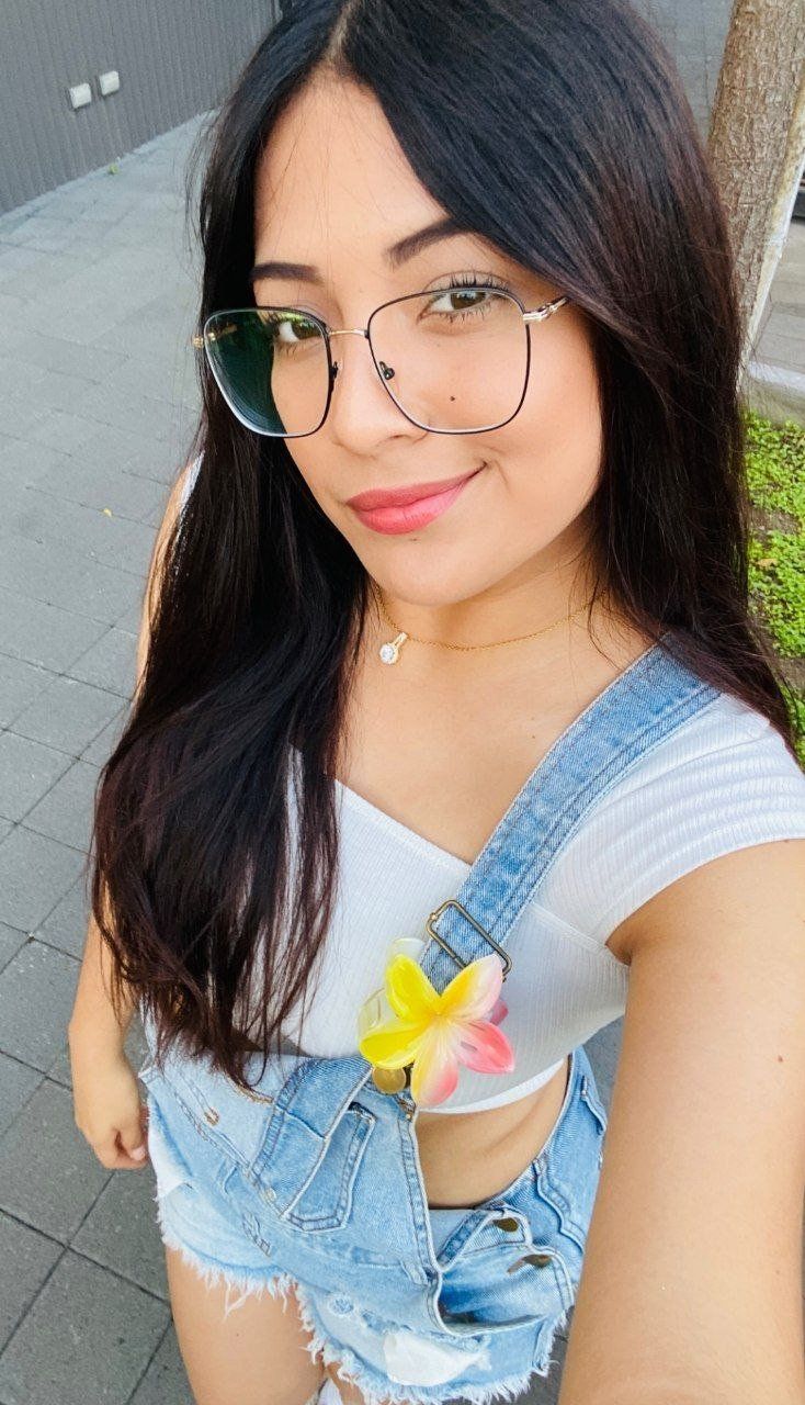 La primita le gusta tener la verga en la boca cada vez que me ve. La primita le gusta tener la verga en la boca cada vez que me ve. packsfree.com 3 1