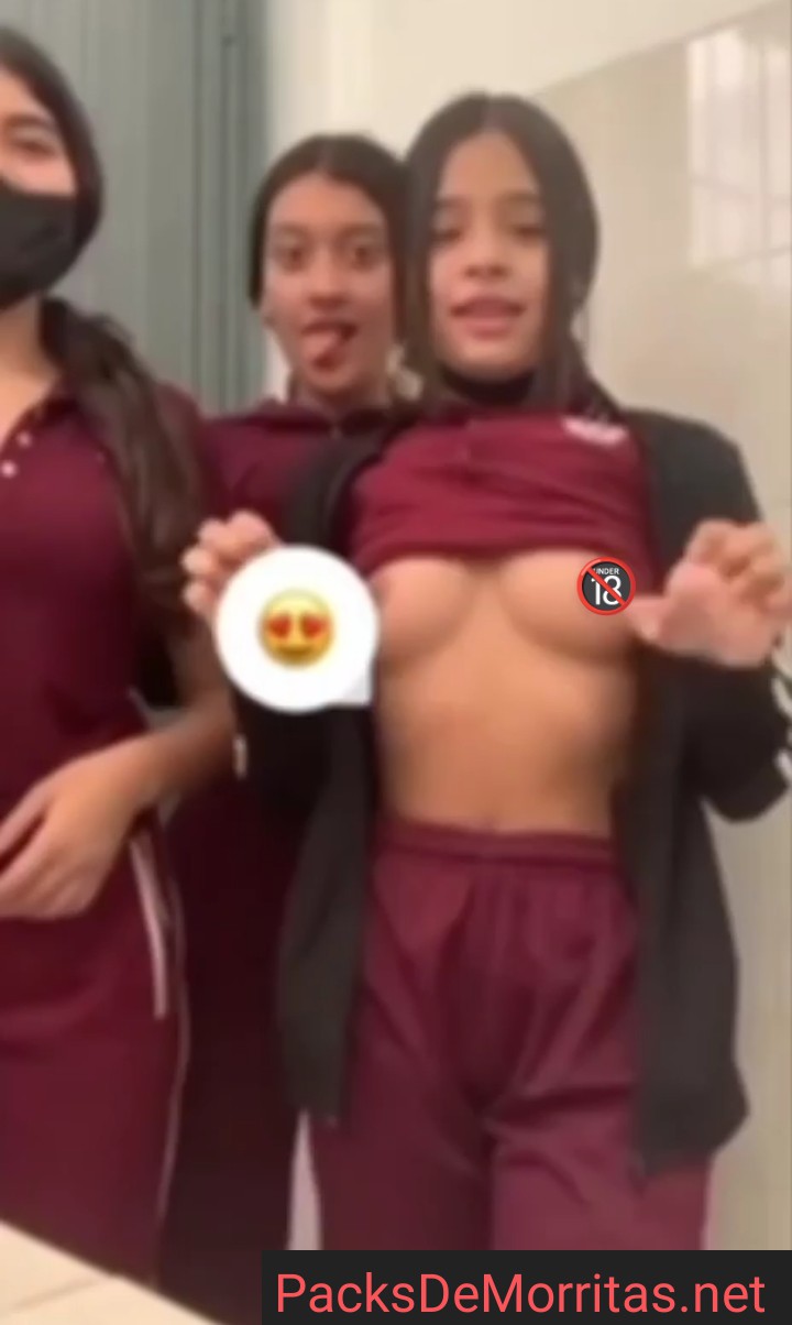 Colegialas Traviesas Se Desnudan En El Baño Del Cole Colegialas Traviesas Se Desnudan En El Baño Del Cole 1000454957