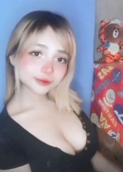Pendejita trola de argentina tocandose su conchita 1 5