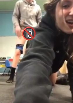 Se la cogen en el aula y la hacen viral 1000464421