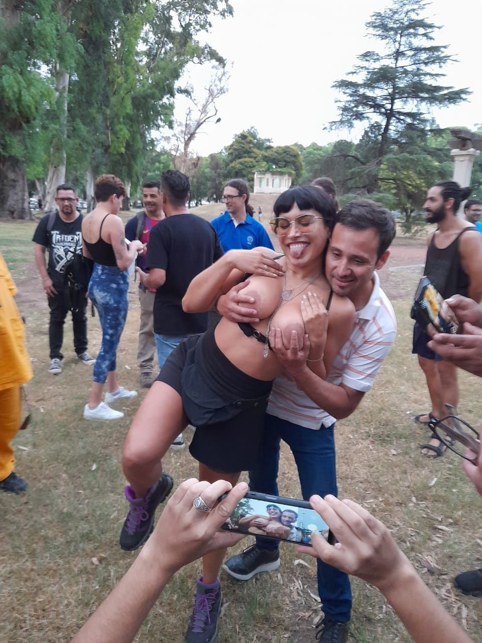 Esta pendejita se deja meter por todos en la fiesta y queda en videos. Esta pendejita se deja meter por todos en la fiesta y queda en videos. packsfree.com 3