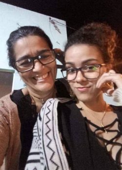 La hija se come la verga que se come la madre y se graba video. packsfree.com 1 6