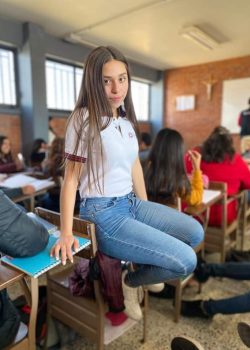 Colegiala Bella Y Tierna + Full Pack & 9 Videos www.Packs .xxx 1 3
