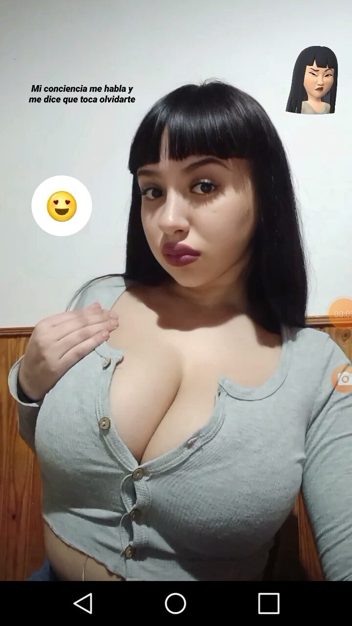 Pendeja trola de argentina con tremendas tetas Pendeja trola de argentina con tremendas tetas Solange Merello 18