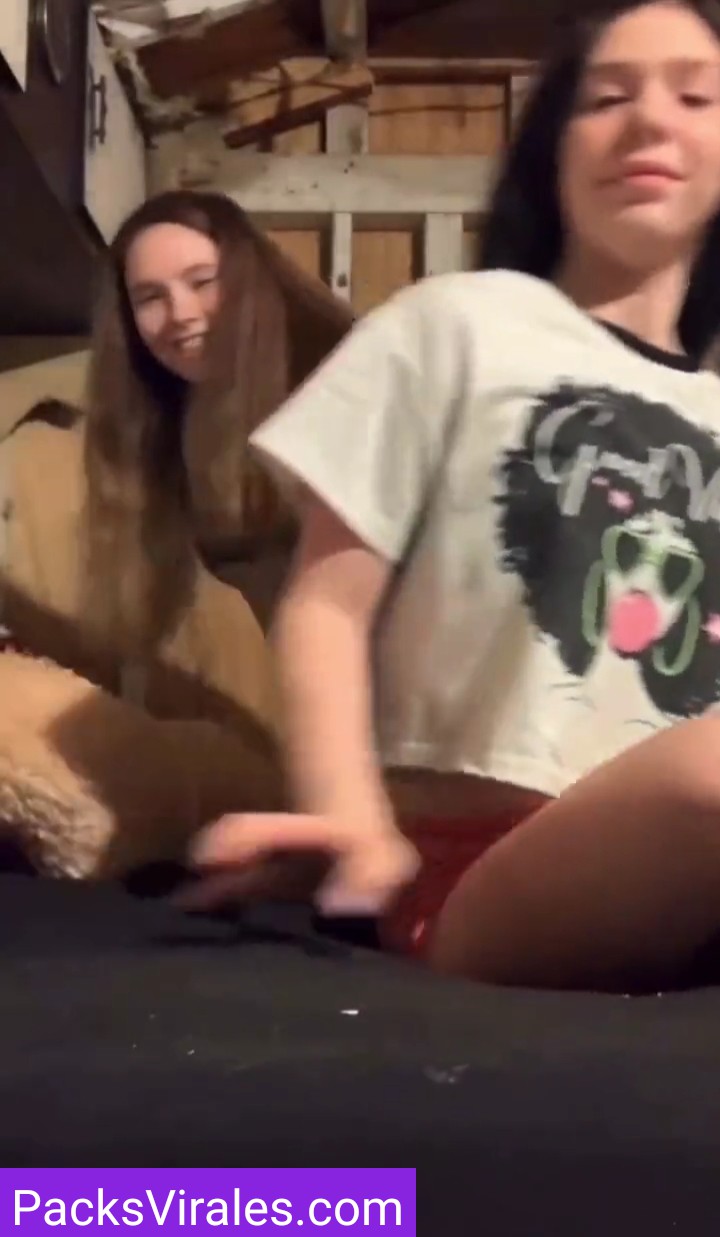 Compañeras de clases se reúnen y masturban Juntas Compañeras de clases se reúnen y masturban Juntas 1000475476