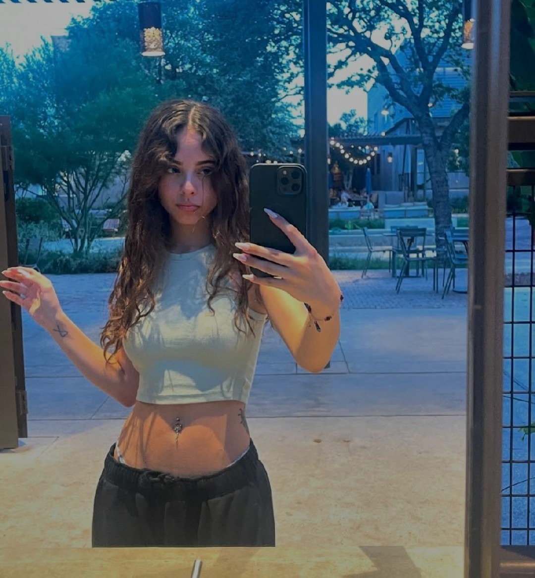 Cogiendome todita a la novia de mi amigo Cogiendome todita a la novia de mi amigo Alisha 1